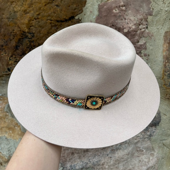 New Charlie 1 Horse Lainey Wilson Hillbilly Hippie hat Sz Medium - Picture 2 of 7